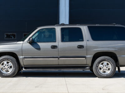 13K-Mile 2002 Chevrolet Suburban 1500 4X4 Photo Gallery — Photo 2
