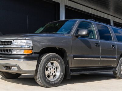 13K-Mile 2002 Chevrolet Suburban 1500 4X4 Photo Gallery — Photo 1