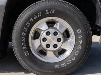 13K-Mile 2002 Chevrolet Suburban 1500 4X4 Photo Gallery — Photo 19