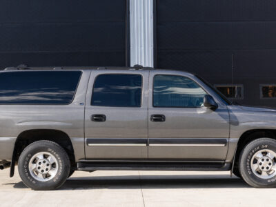 13K-Mile 2002 Chevrolet Suburban 1500 4X4 Photo Gallery — Photo 4