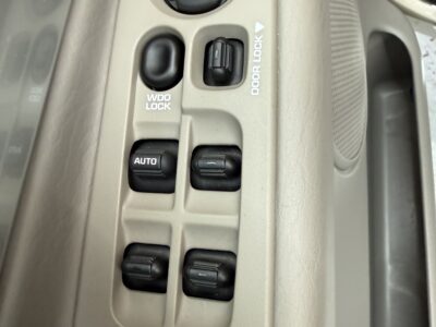 7K-Mile 2005 Dodge Ram 2500 Laramie 4X4 Cummins 6 Speed Photo Gallery — Photo 81