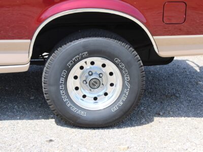 5K-Mile 1996 Ford Bronco Eddie Bauer 5.8L Photo Gallery — Photo 37