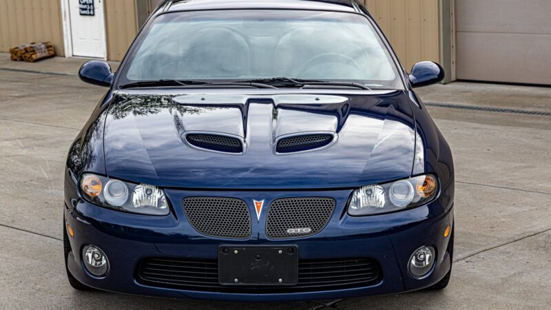 2K-Mile 2005 Pontiac GTO 6 Speed