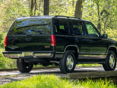 17K-Mile 1999 GMC Yukon 1500 4X4 Photo Gallery — Photo 9