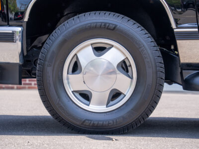 17K-Mile 1999 GMC Yukon 1500 4X4 Photo Gallery — Photo 87