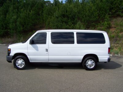 5K-Mile 2011 Ford E150 XL Club Wagon 8 Passenger Photo Gallery — Photo 2