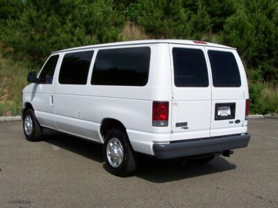 5K-Mile 2011 Ford E150 XL Club Wagon 8 Passenger Photo Gallery — Photo 4
