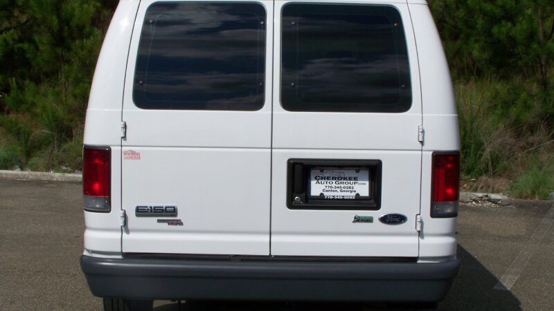 5K-Mile 2011 Ford E150 XL Club Wagon 8 Passenger