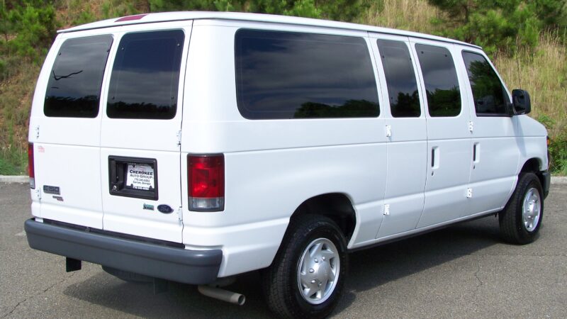 5K-Mile 2011 Ford E150 XL Club Wagon 8 Passenger