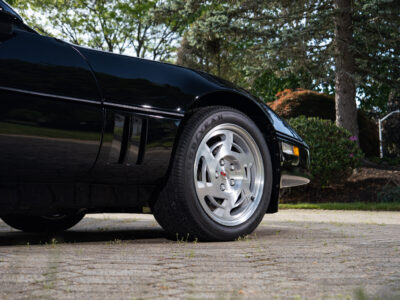 58-Mile 1990 Chevrolet Corvette ZR1 Photo Gallery — Photo 41