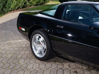 58-Mile 1990 Chevrolet Corvette ZR1 Photo Gallery — Photo 42