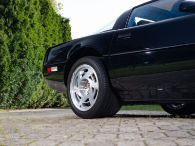 58-Mile 1990 Chevrolet Corvette ZR1 Photo Gallery — Photo 43