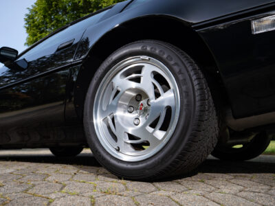 58-Mile 1990 Chevrolet Corvette ZR1 Photo Gallery — Photo 76