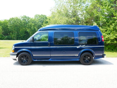 35K-Mile 2003 Chevrolet Express 1500 Conversion Van AWD Southern Comfort Package Photo Gallery — Photo 3