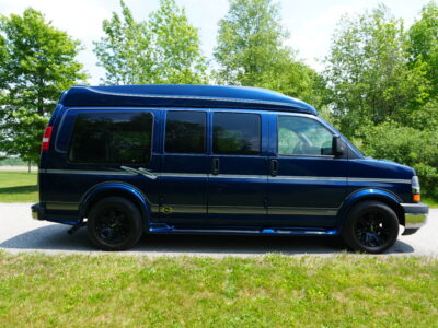 35K-Mile 2003 Chevrolet Express 1500 Conversion Van AWD Southern Comfort Package Photo Gallery — Photo 10