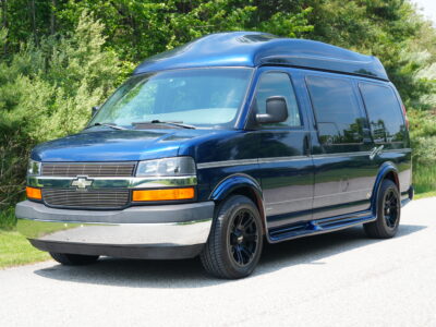 35K-Mile 2003 Chevrolet Express 1500 Conversion Van AWD Southern Comfort Package Photo Gallery — Photo 2