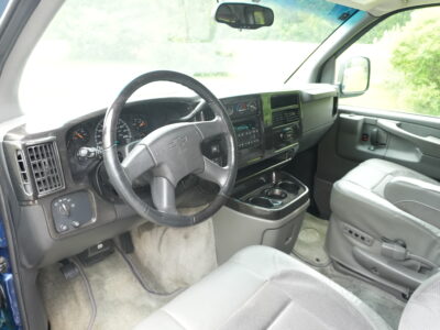 35K-Mile 2003 Chevrolet Express 1500 Conversion Van AWD Southern Comfort Package Photo Gallery — Photo 47