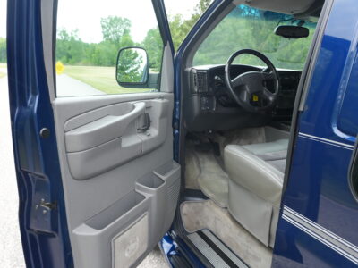 35K-Mile 2003 Chevrolet Express 1500 Conversion Van AWD Southern Comfort Package Photo Gallery — Photo 62