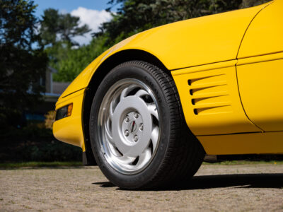 655-Mile 1991 Chevrolet Corvette ZR1 Photo Gallery — Photo 43