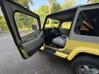 18K-Mile 1989 Jeep Wrangler Islander Photo Gallery — Photo 57