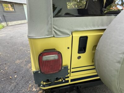 18K-Mile 1989 Jeep Wrangler Islander Photo Gallery — Photo 31