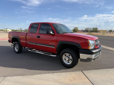9K-Mile 2004 Chevrolet Silverado 2500HD LS 4X4 Photo Gallery — Photo 1