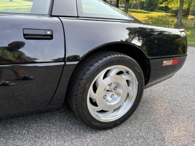 5K-Mile 1993 Chevrolet Corvette ZR1 Photo Gallery — Photo 24