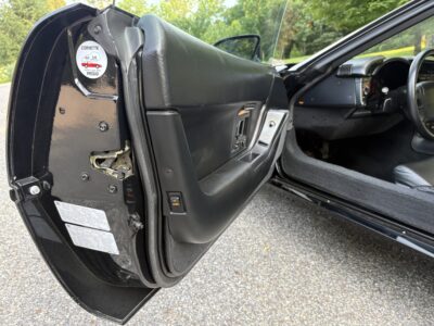 5K-Mile 1993 Chevrolet Corvette ZR1 Photo Gallery — Photo 31