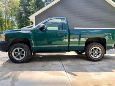 28K-Mile 2013 Chevrolet Silverado W/T Regular Cab Short Bed 4X4 Photo Gallery — Photo 3