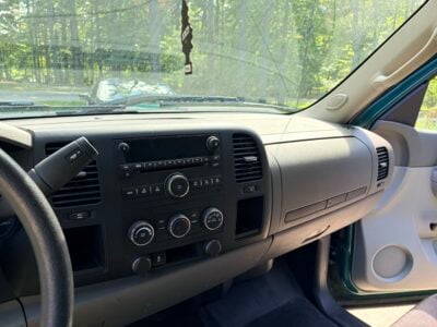 28K-Mile 2013 Chevrolet Silverado W/T Regular Cab Short Bed 4X4 Photo Gallery — Photo 37