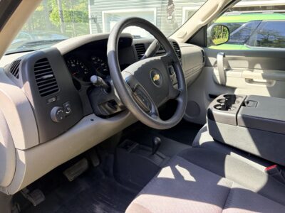 28K-Mile 2013 Chevrolet Silverado W/T Regular Cab Short Bed 4X4 Photo Gallery — Photo 32