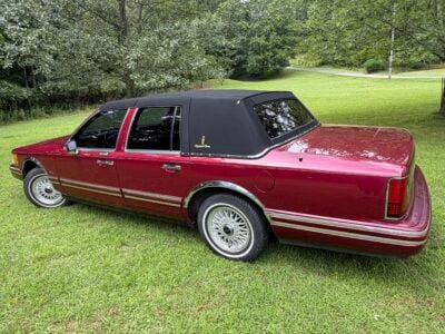 39K-Mile 1993 Lincoln Town Car Signature Series Photo Gallery — Photo 8