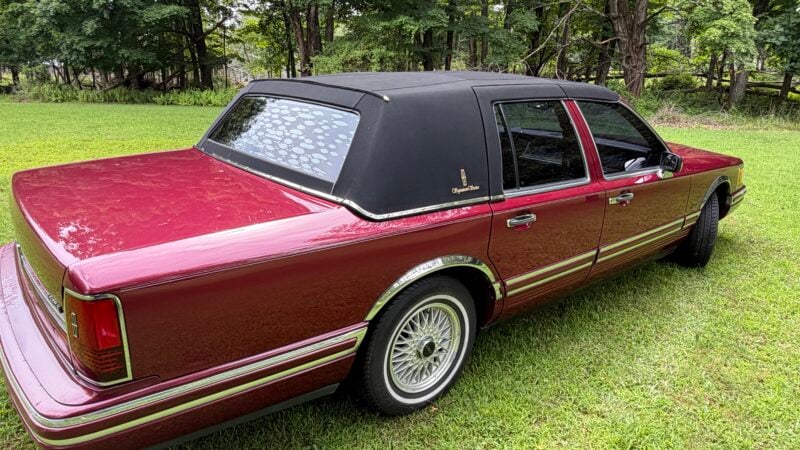 39K-Mile 1993 Lincoln Town Car Signature Series