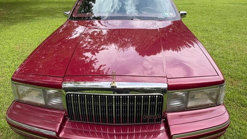 39K-Mile 1993 Lincoln Town Car Signature Series