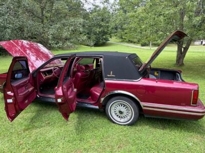 39K-Mile 1993 Lincoln Town Car Signature Series Photo Gallery — Photo 13