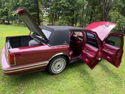 39K-Mile 1993 Lincoln Town Car Signature Series Photo Gallery — Photo 14