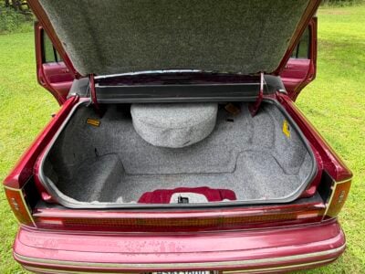 39K-Mile 1993 Lincoln Town Car Signature Series Photo Gallery — Photo 78