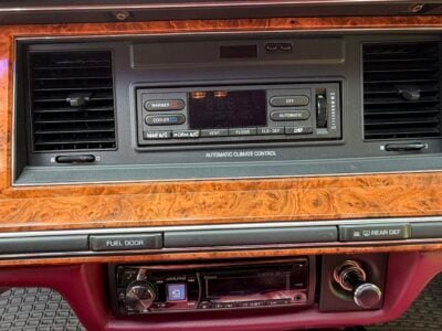 39K-Mile 1993 Lincoln Town Car Signature Series Photo Gallery — Photo 60