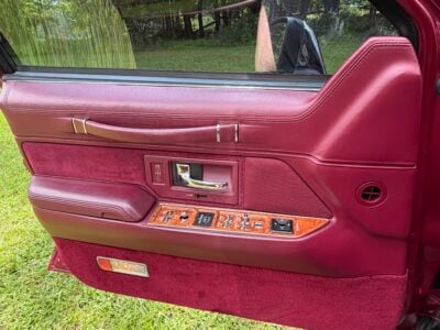 39K-Mile 1993 Lincoln Town Car Signature Series Photo Gallery — Photo 57