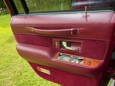 39K-Mile 1993 Lincoln Town Car Signature Series Photo Gallery — Photo 68