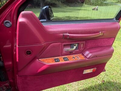 39K-Mile 1993 Lincoln Town Car Signature Series Photo Gallery — Photo 76