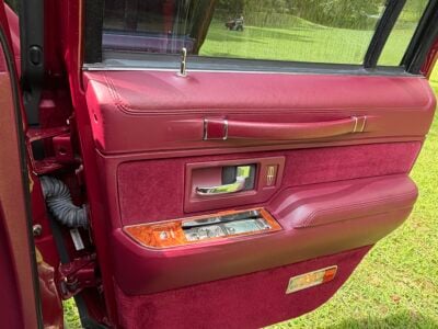 39K-Mile 1993 Lincoln Town Car Signature Series Photo Gallery — Photo 73