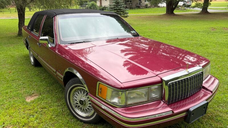 39K-Mile 1993 Lincoln Town Car Signature Series