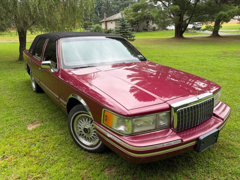 39K-Mile 1993 Lincoln Town Car Signature Series