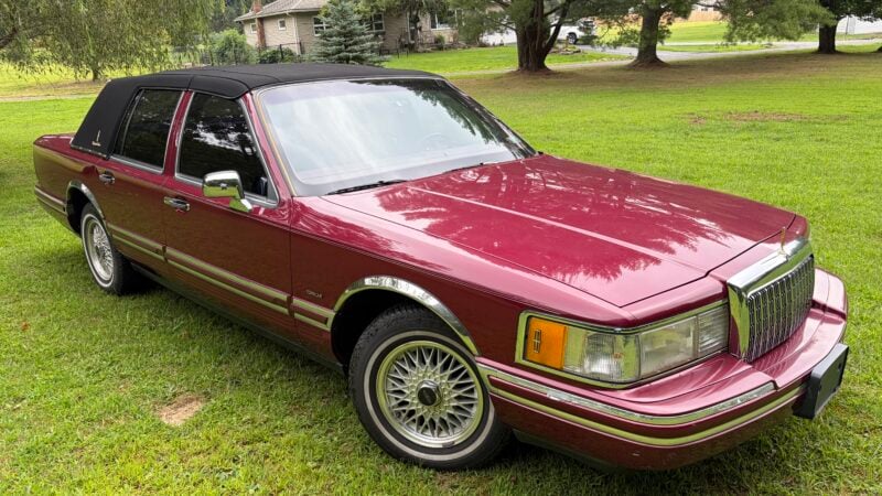 39K-Mile 1993 Lincoln Town Car Signature Series