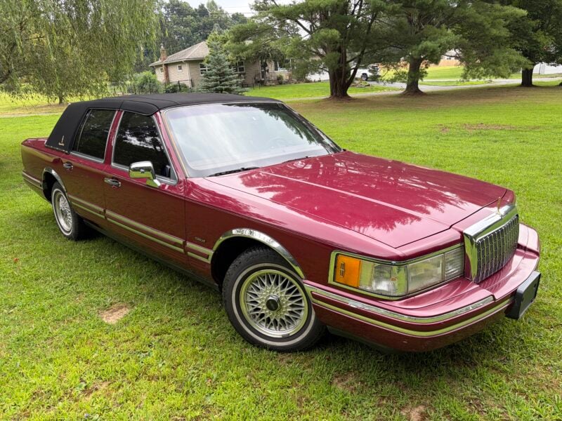 39K-Mile 1993 Lincoln Town Car Signature Series