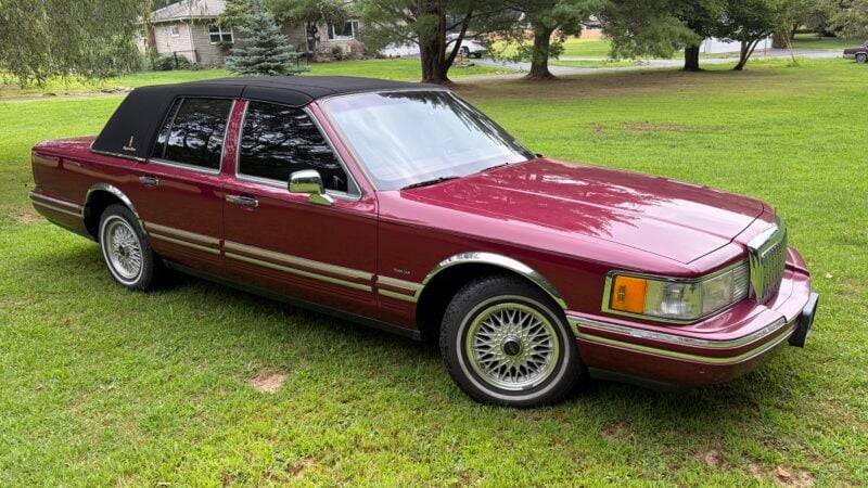 39K-Mile 1993 Lincoln Town Car Signature Series