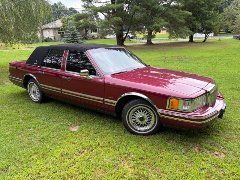 39K-Mile 1993 Lincoln Town Car Signature Series