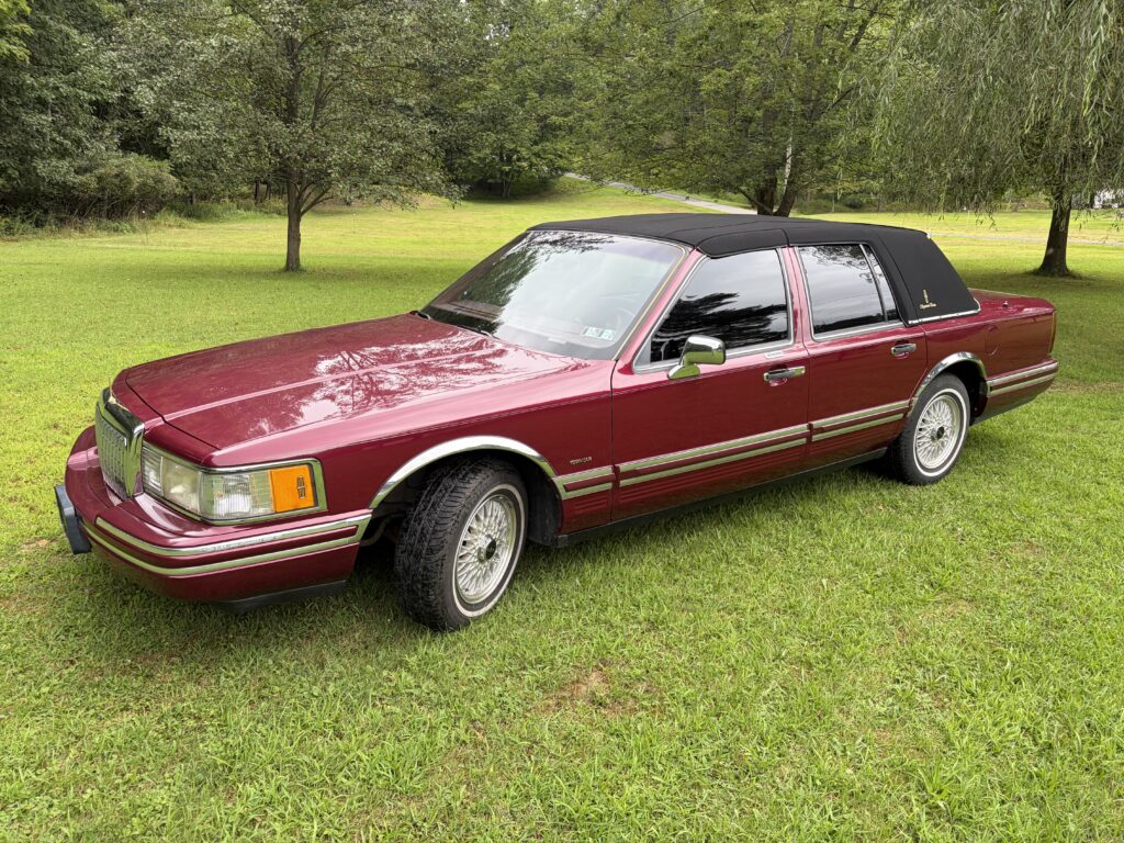 39K-Mile 1993 Lincoln Town Car Signature Series