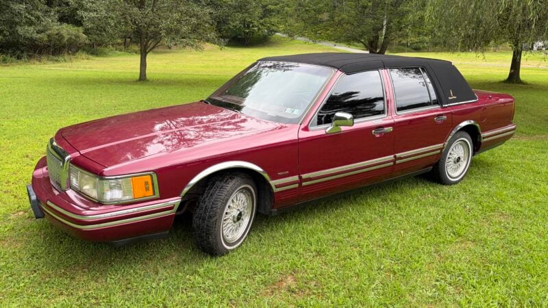 39K-Mile 1993 Lincoln Town Car Signature Series
